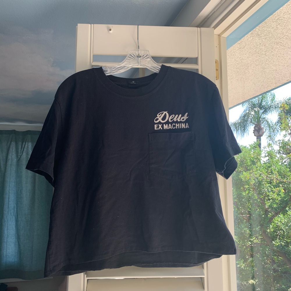 Graphic black tshirt surf and skate